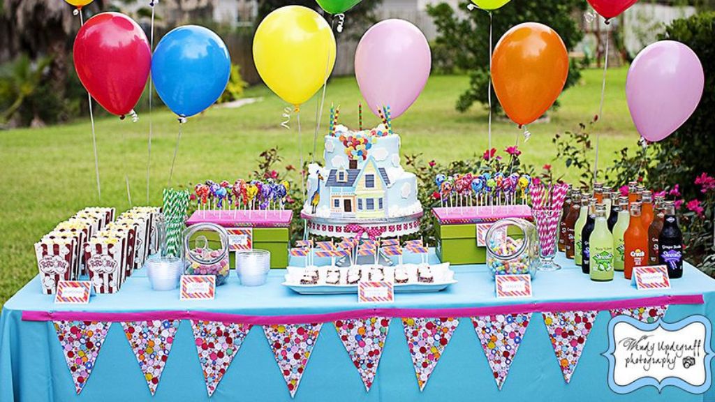 Birthday table decorations