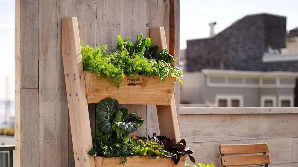 Scrap Wood balcony garden decoration ideas