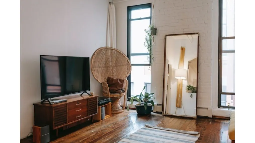 Wall-to-Floor Mirror