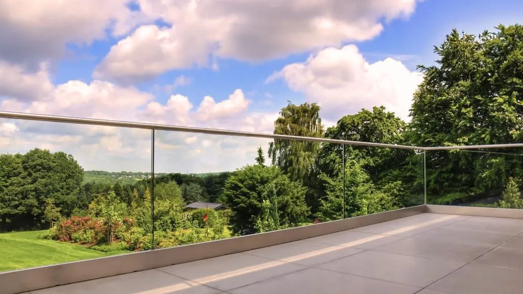 SHOE Glass Railing System